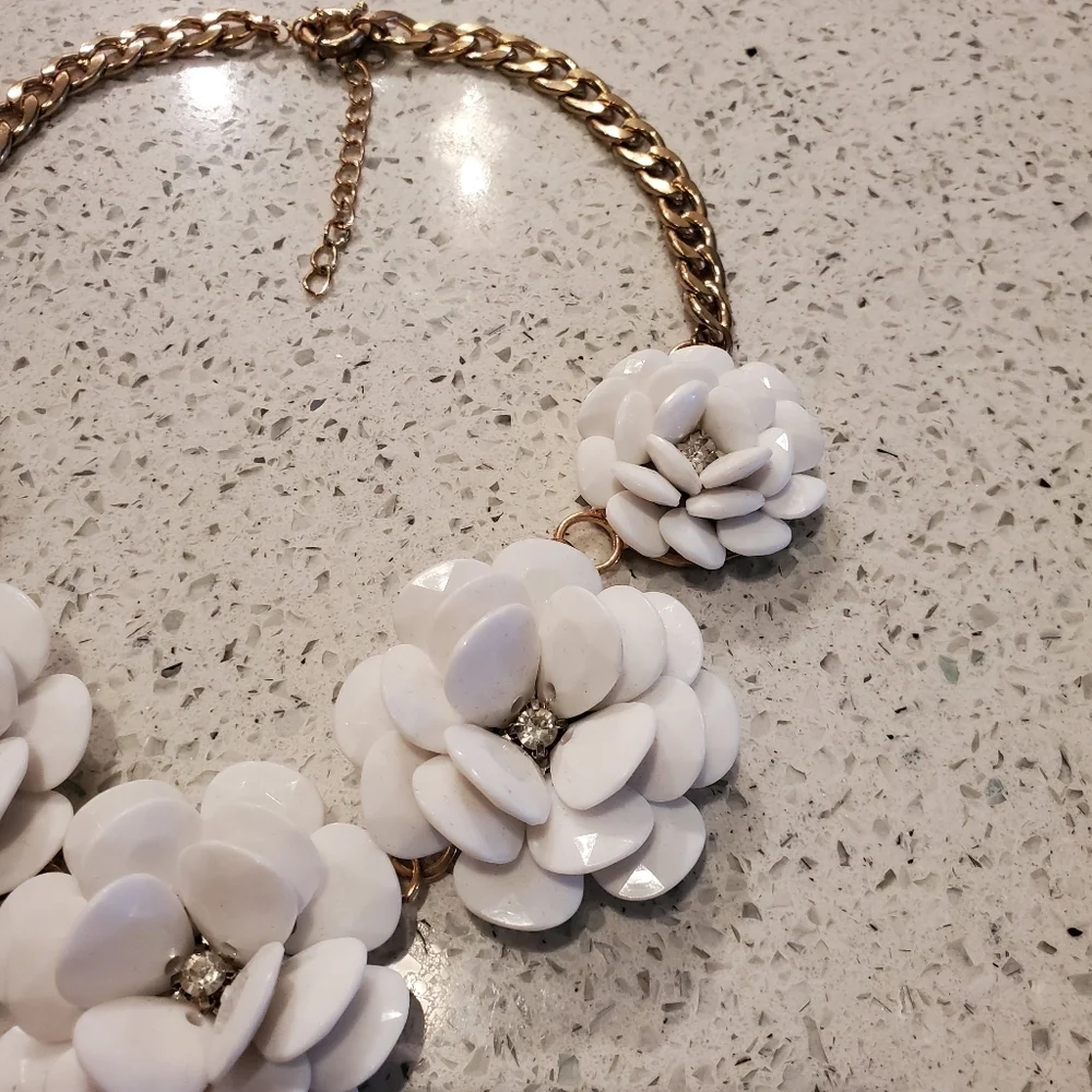 White Floral Bib Necklace Statement Rhinestones Botanical Preppy Gold Chain Link